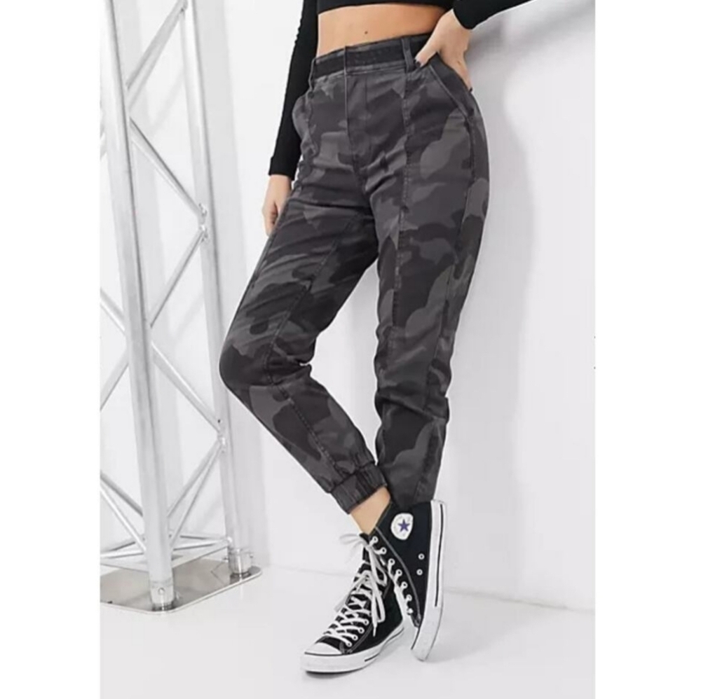 Hollister Camo Ultra High Riser Jogger Utility Pants